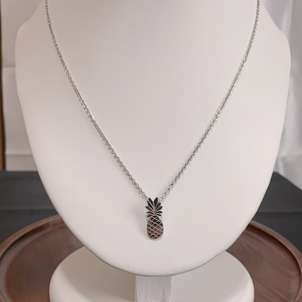 Silver Tone Pineapple Necklace Silver Tone Pineapple Necklace